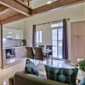  Apartment Charming 1 Bedroom Off Republic Street Sleeps 4 Malta