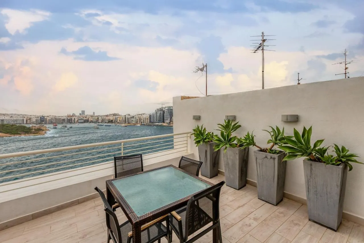 49/3 Seafront Duplex Penthouse In Valletta Malta