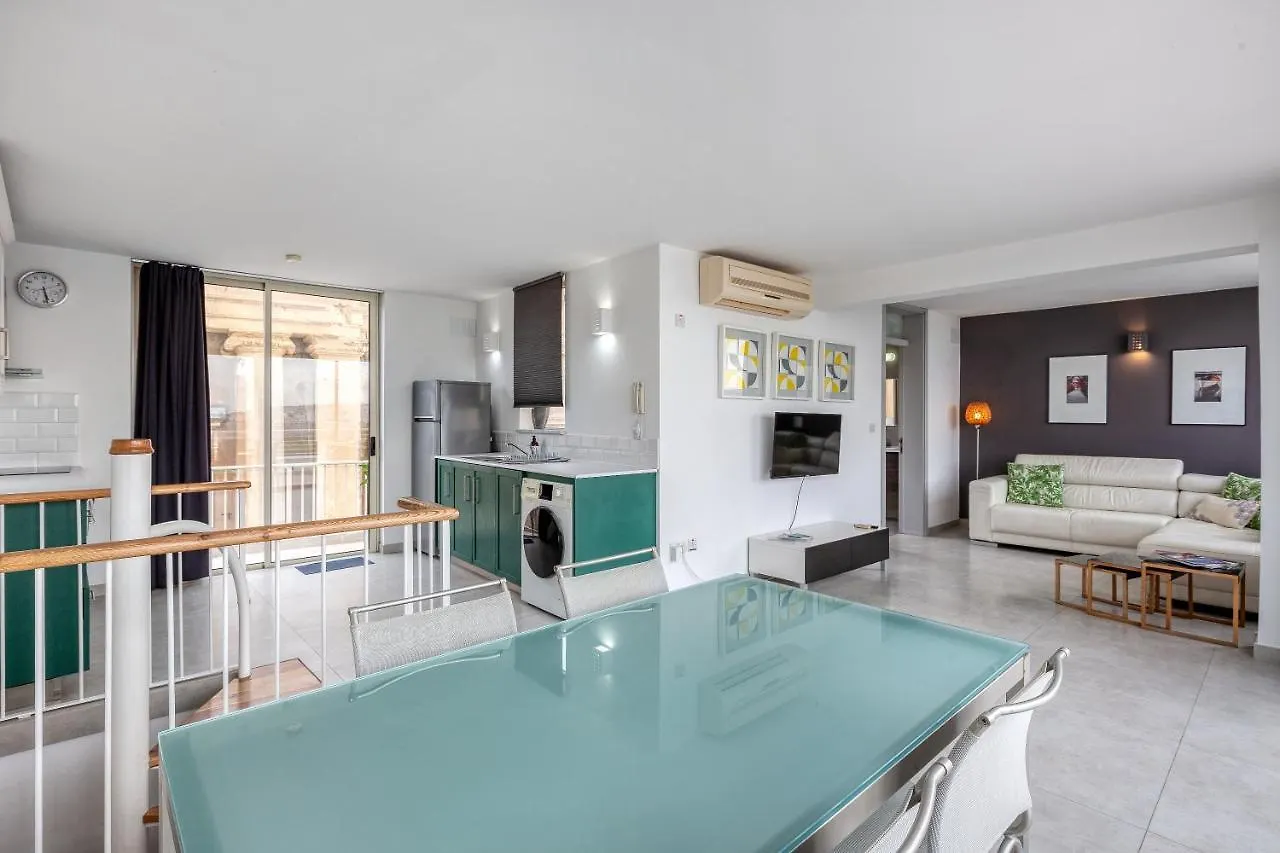 49/3 Seafront Duplex Penthouse In Valletta 0*,