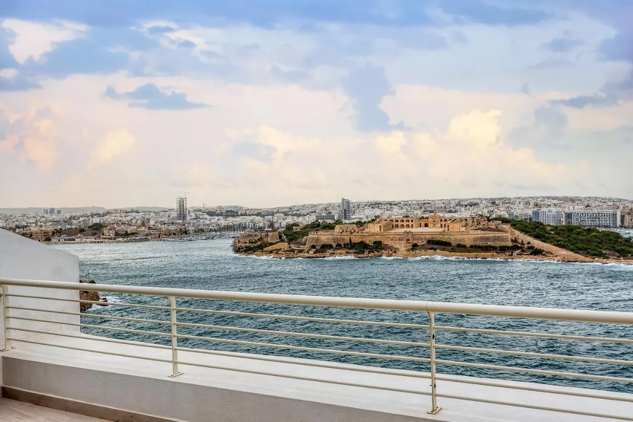 49/3 Seafront Duplex Penthouse In Valletta