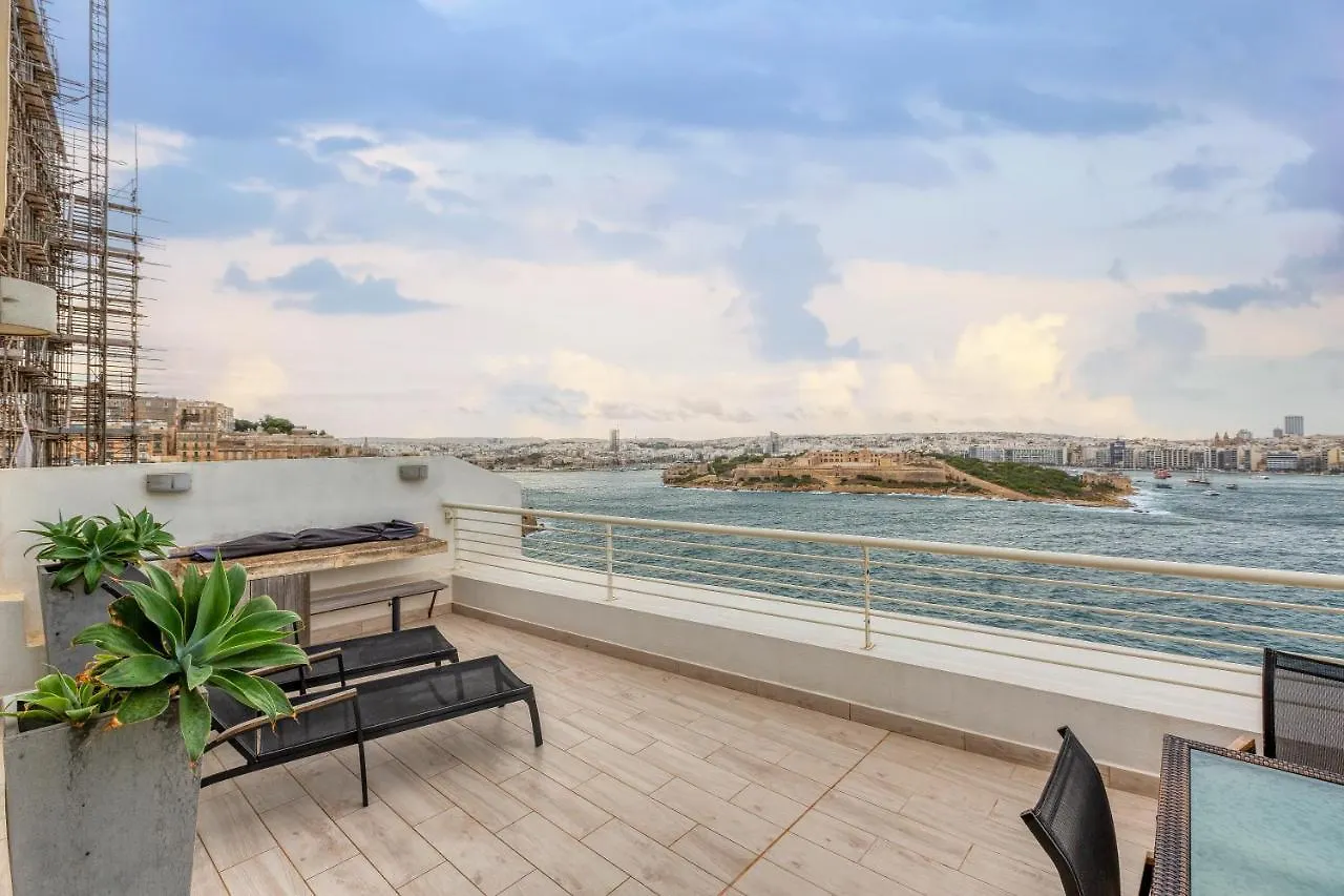 49/3 Seafront Duplex Penthouse In Valletta 0*,  Malta