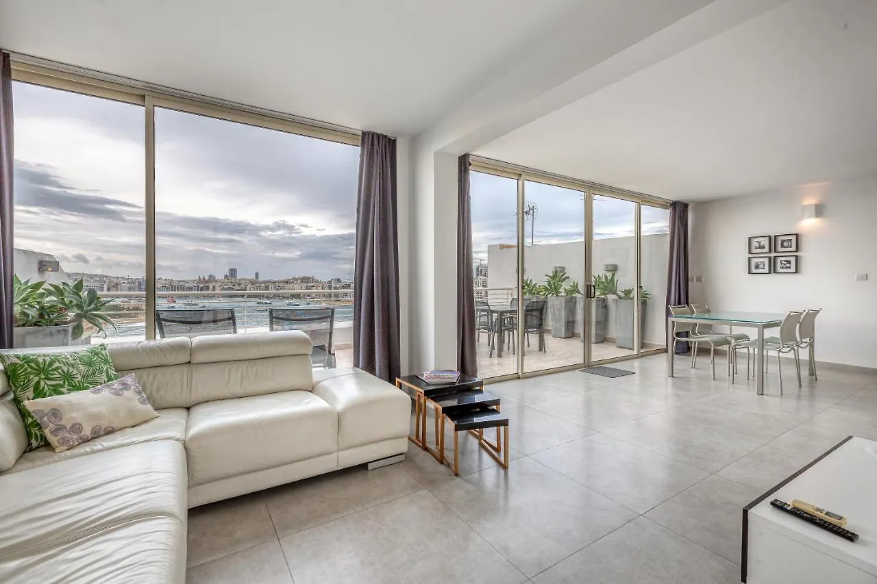 49/3 Seafront Duplex Penthouse In Valletta